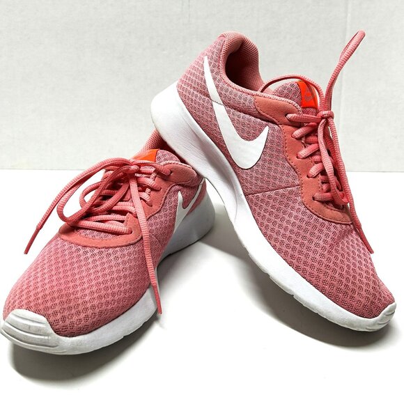 Nike running shoes in pink/salmon - Picture 1 of 8